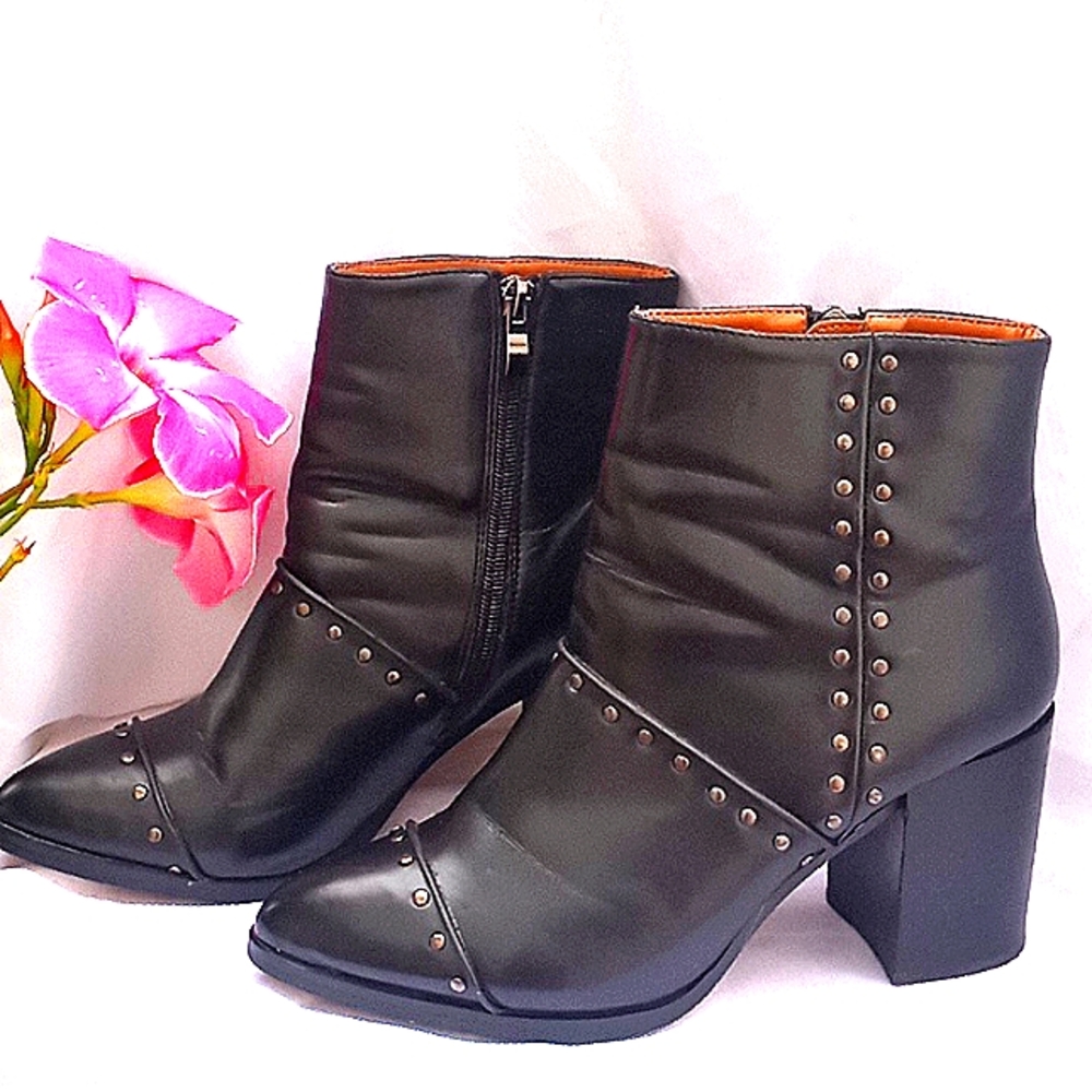 Report Ankle Boots
